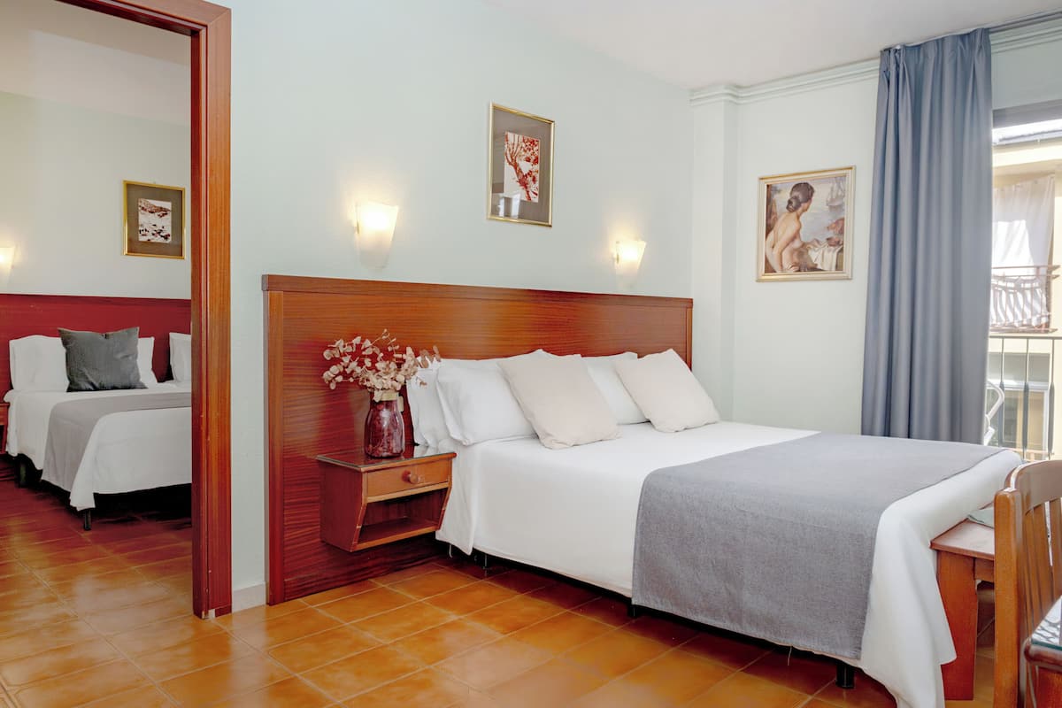 Cribs/infant beds, free WiFi, bed sheets