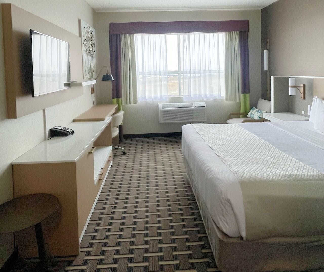 Premium Room, 1 King Bed, Non Smoking | In-room safe, desk, laptop workspace, iron/ironing board