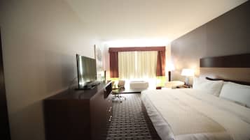 Premium Room, 1 King Bed | In-room safe, desk, laptop workspace, iron/ironing board