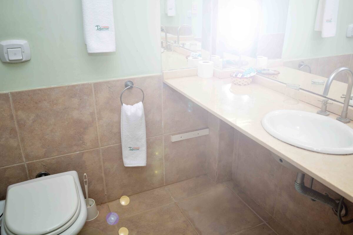 Suite (4 People) | Bathroom | Shower, free toiletries, hair dryer (on request), towels