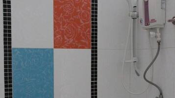Shower, free toiletries, towels