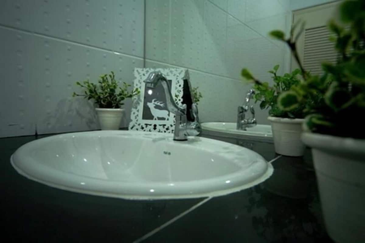 shower, free toiletries, towels