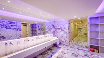 Ducha, secador de pelo, toallas