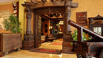 2 restaurants, breakfast, lunch, dinner served; international cuisine