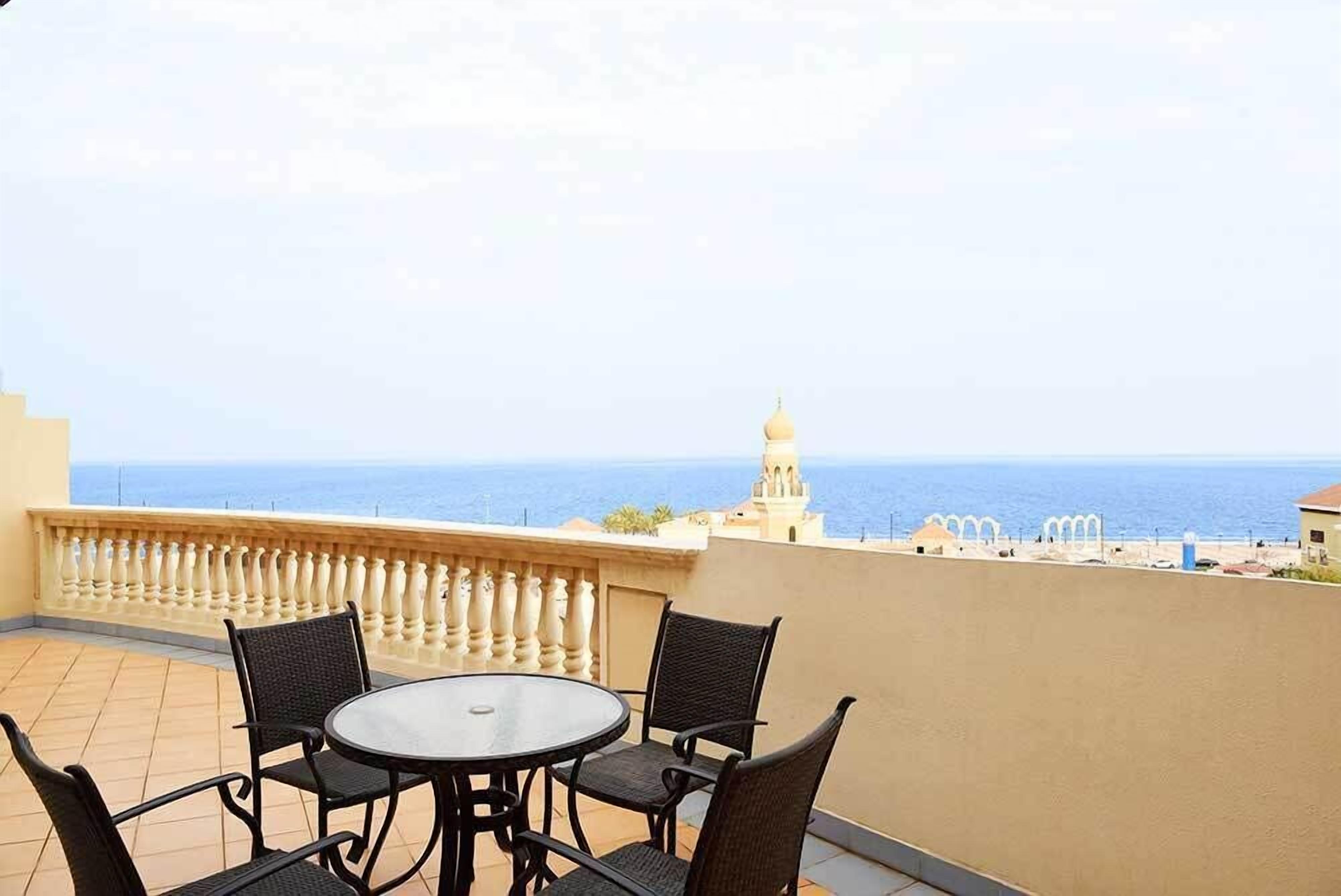 royal suite (b) | terrace/patio