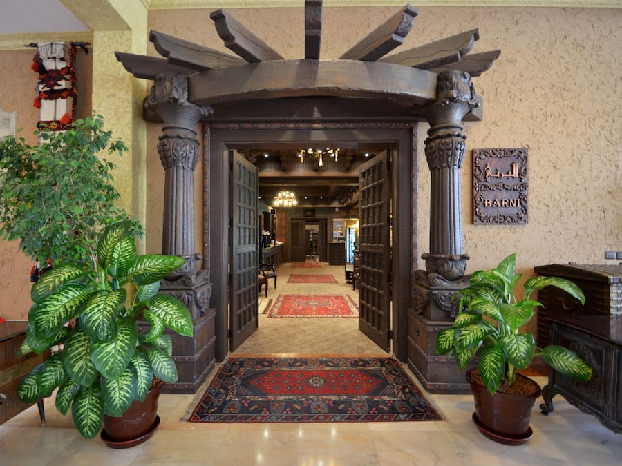 2 restaurants, spécialités Cuisine internationale