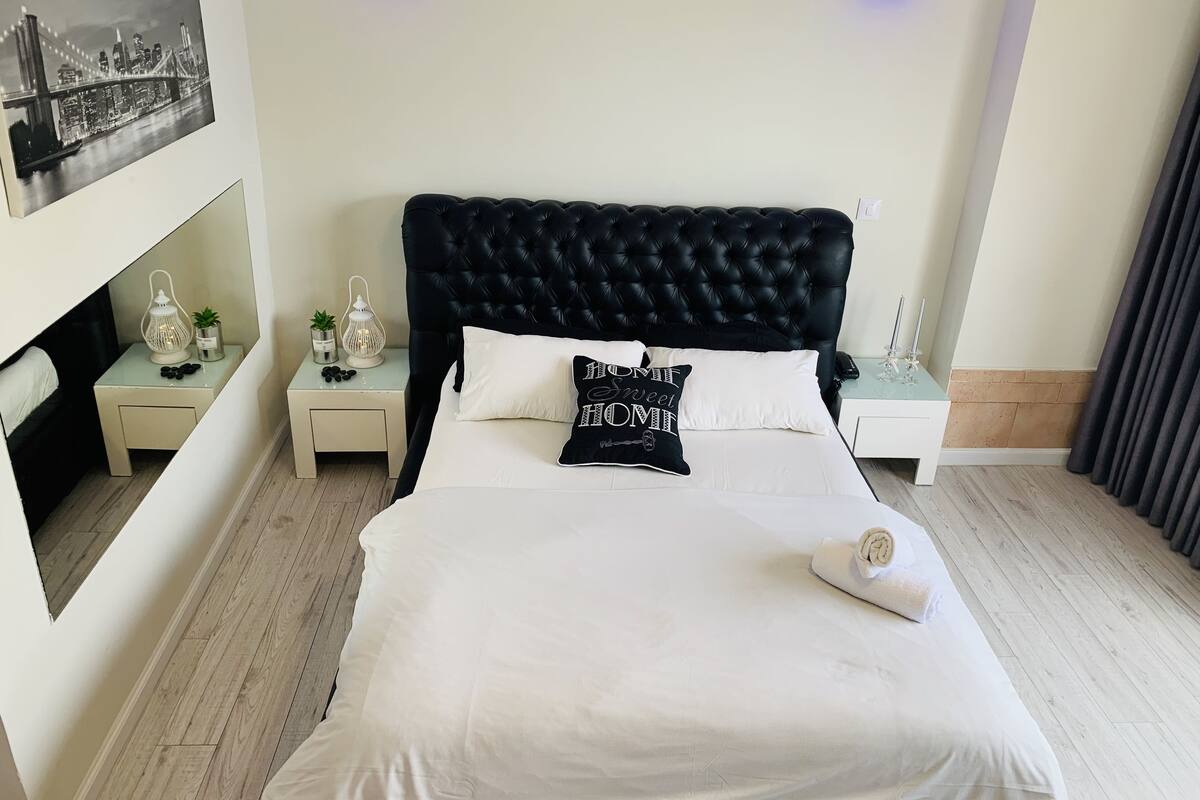 Basic Room, 1 Bedroom | 1 bedroom, minibar, in-room safe, desk