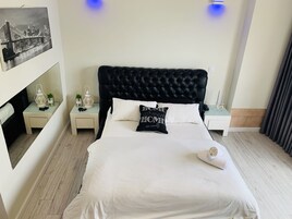 Basic Room, 1 Bedroom | 1 bedroom, minibar, in-room safe, desk