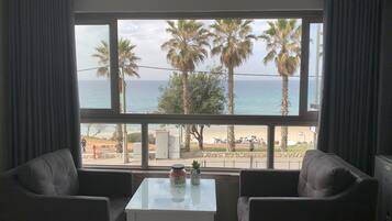 Klassieke suite, 1 slaapkamer | 1 slaapkamer, een minibar, een kluis op de kamer, een bureau