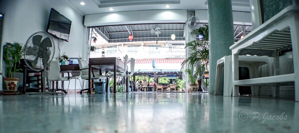 ロビーラウンジ