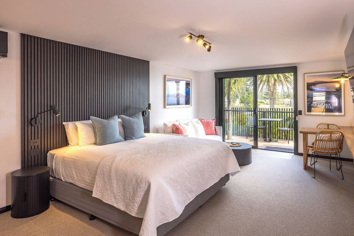 Habitación Deluxe | Cortinas opacas, wifi gratis, ropa de cama