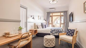 Ocean View King (Hotel) | Blendingsgardiner, wi-fi (inkludert) og sengetøy