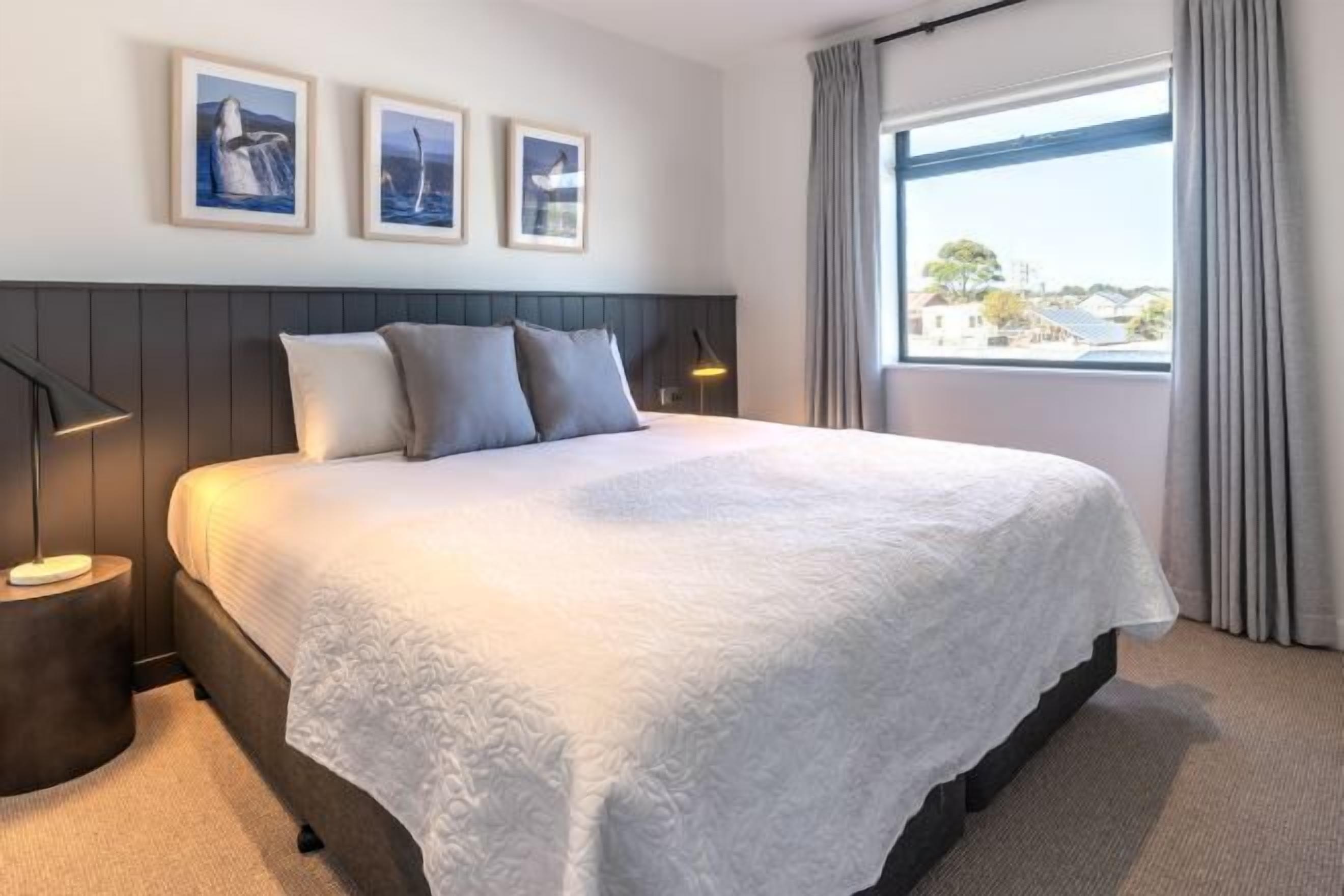 Blackout drapes, free WiFi, bed sheets