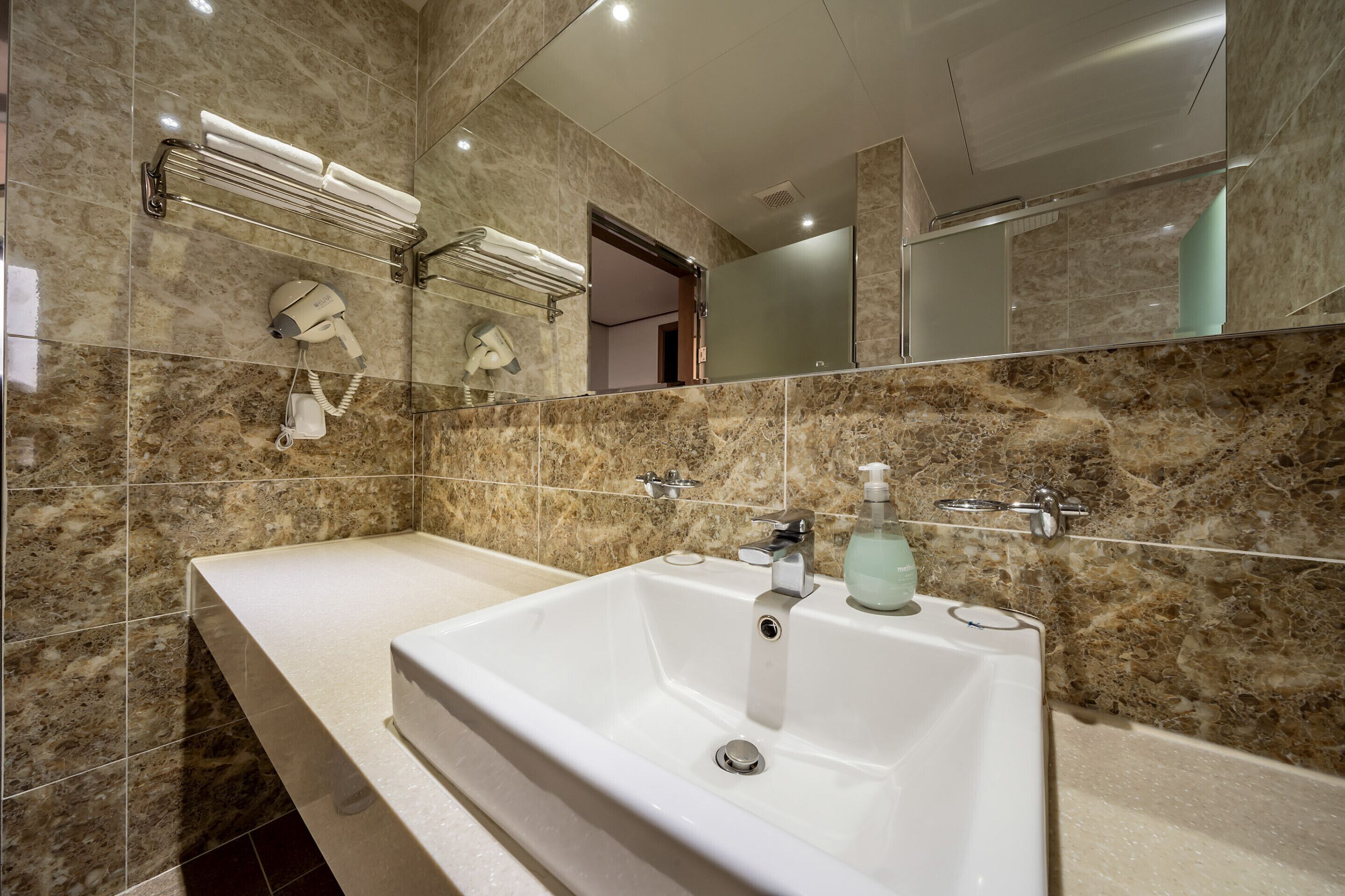 s - superior (window type - random) | bathroom | hair dryer, slippers, towels, soap