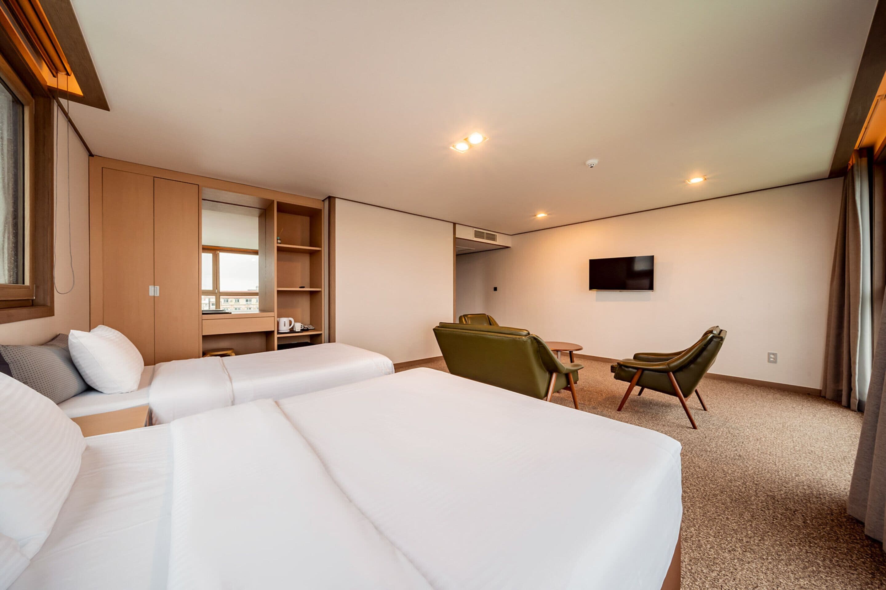 s - superior (window type - random) | blackout curtains, soundproofing, free wifi, bed sheets