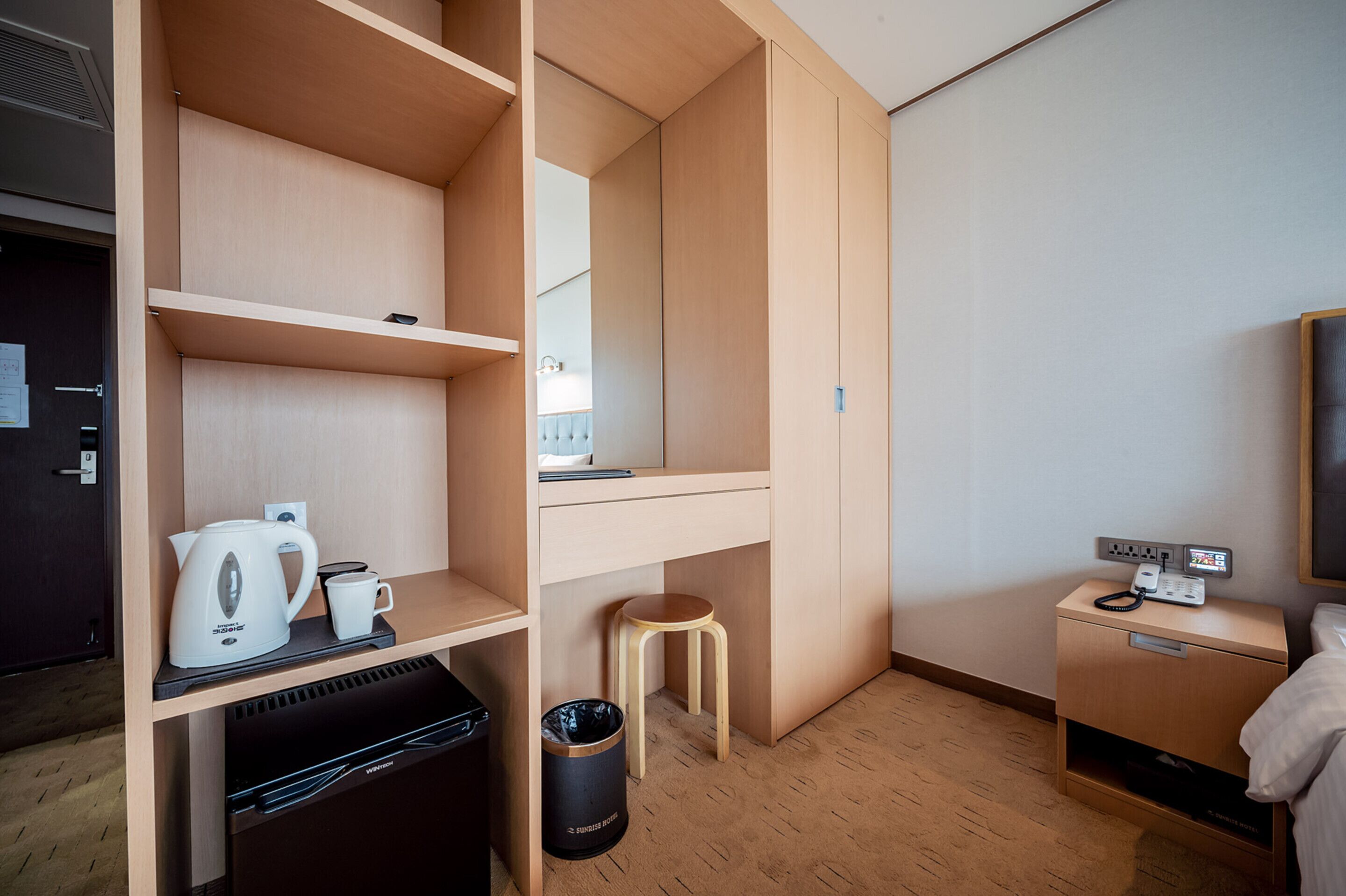 s - double | blackout curtains, soundproofing, free wifi, bed sheets