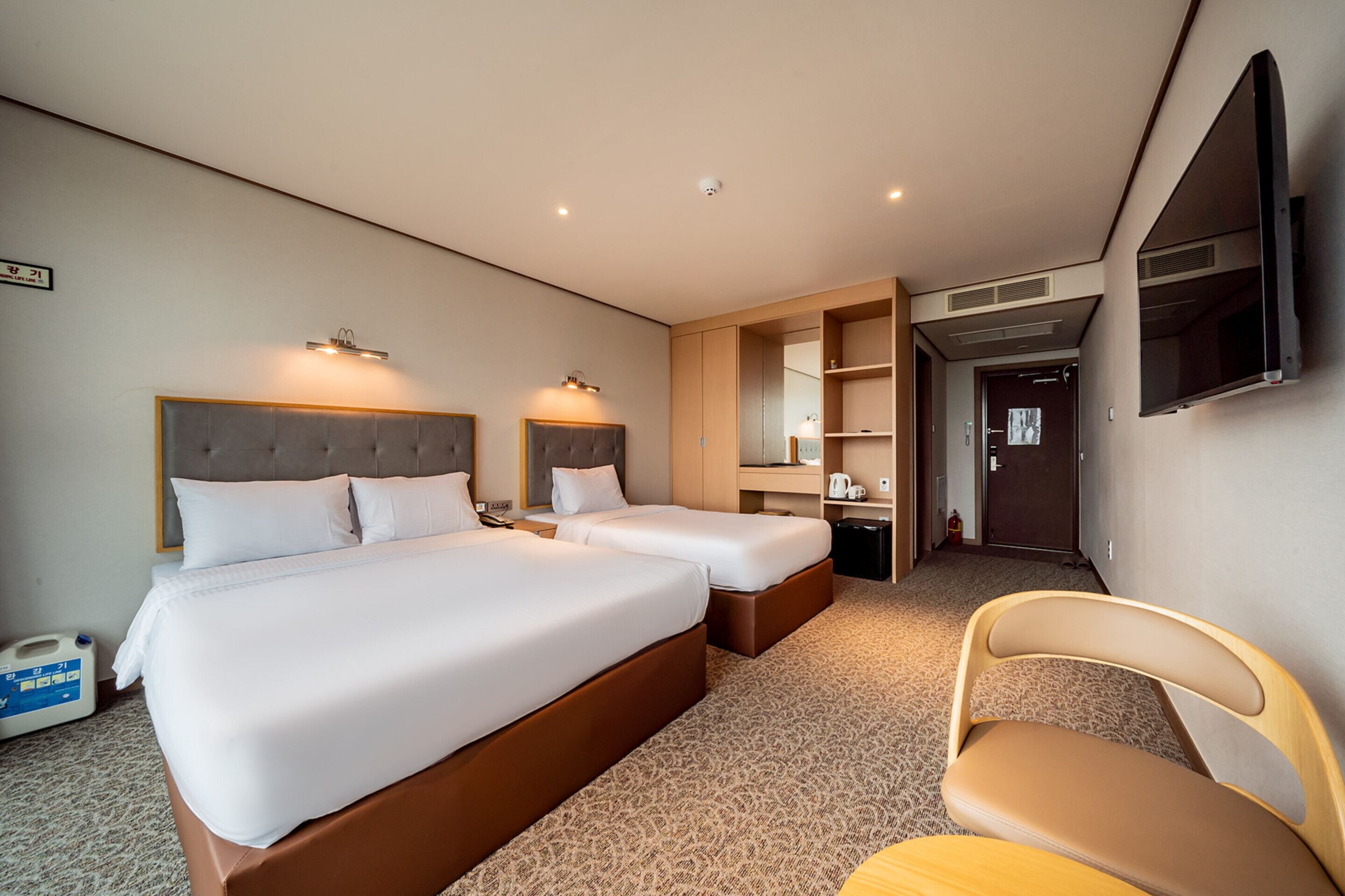 s - deluxe | blackout curtains, soundproofing, free wifi, bed sheets