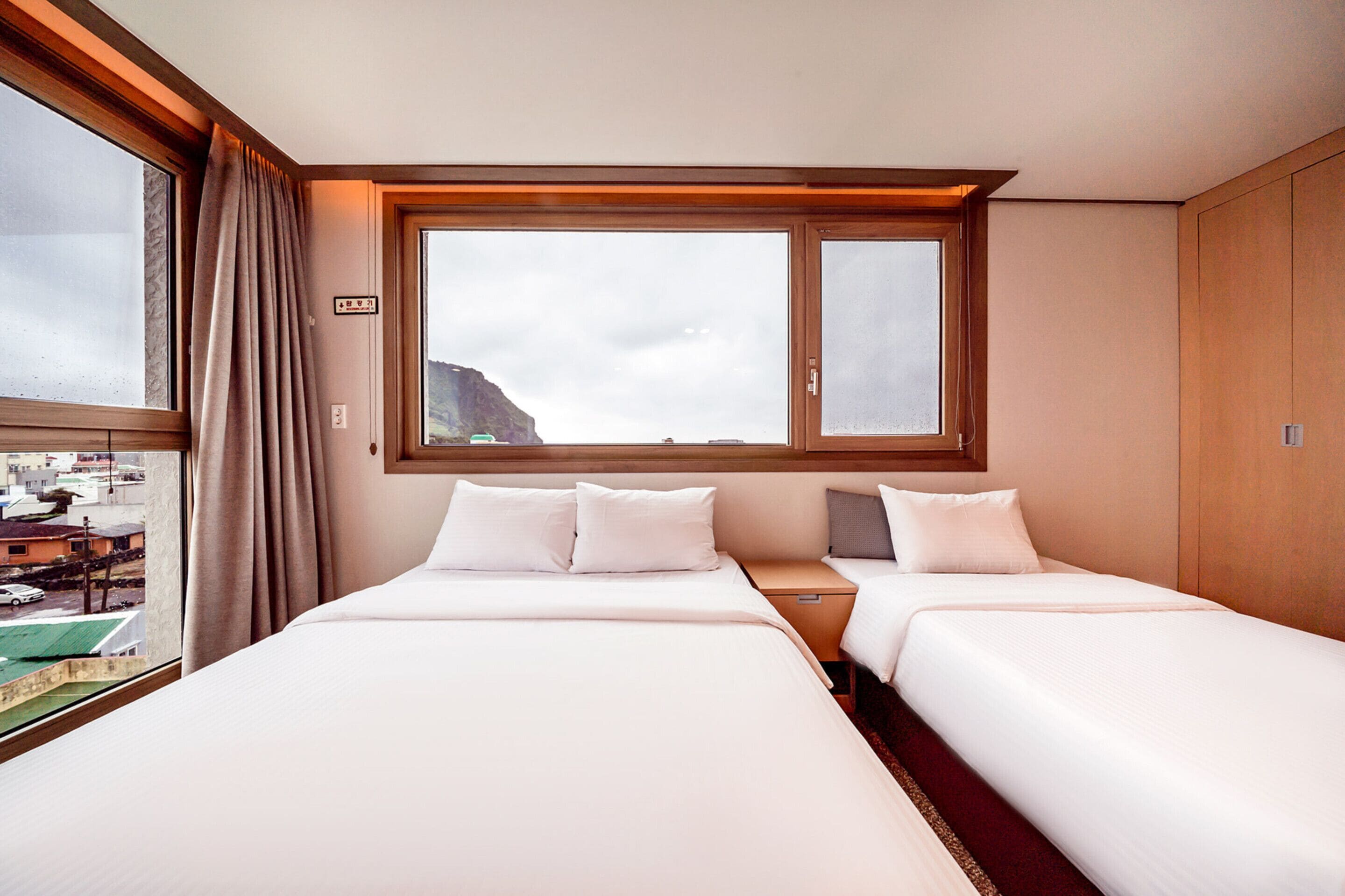 s - superior (window type - random) | blackout curtains, soundproofing, free wifi, bed sheets