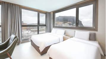 S - Superior Corner | Blackout drapes, soundproofing, free WiFi, bed sheets