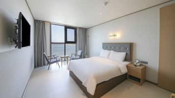 S - Double Ocean | Blendingsgardiner, lydisolert, wi-fi (inkludert) og sengetรธy