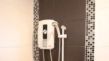 Shower, free toiletries, bidet, towels