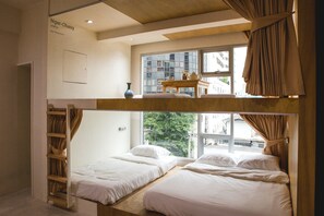 Family Loft with private Jacuzzi | 折疊床/加床、免費無線上網