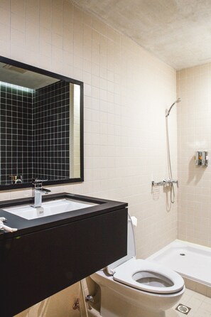 Bathroom - The BOB hostel (Bangkok)