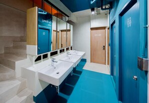 淋浴設備、免費盥洗用品、毛巾