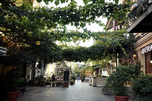 Outdoor dining - Hotel Frida (Tbilisi)