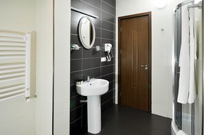 Family Triple Room (Attic) | Bathroom | Shower, free toiletries, hair dryer, towels - Hotel Frida (Tbilisi)