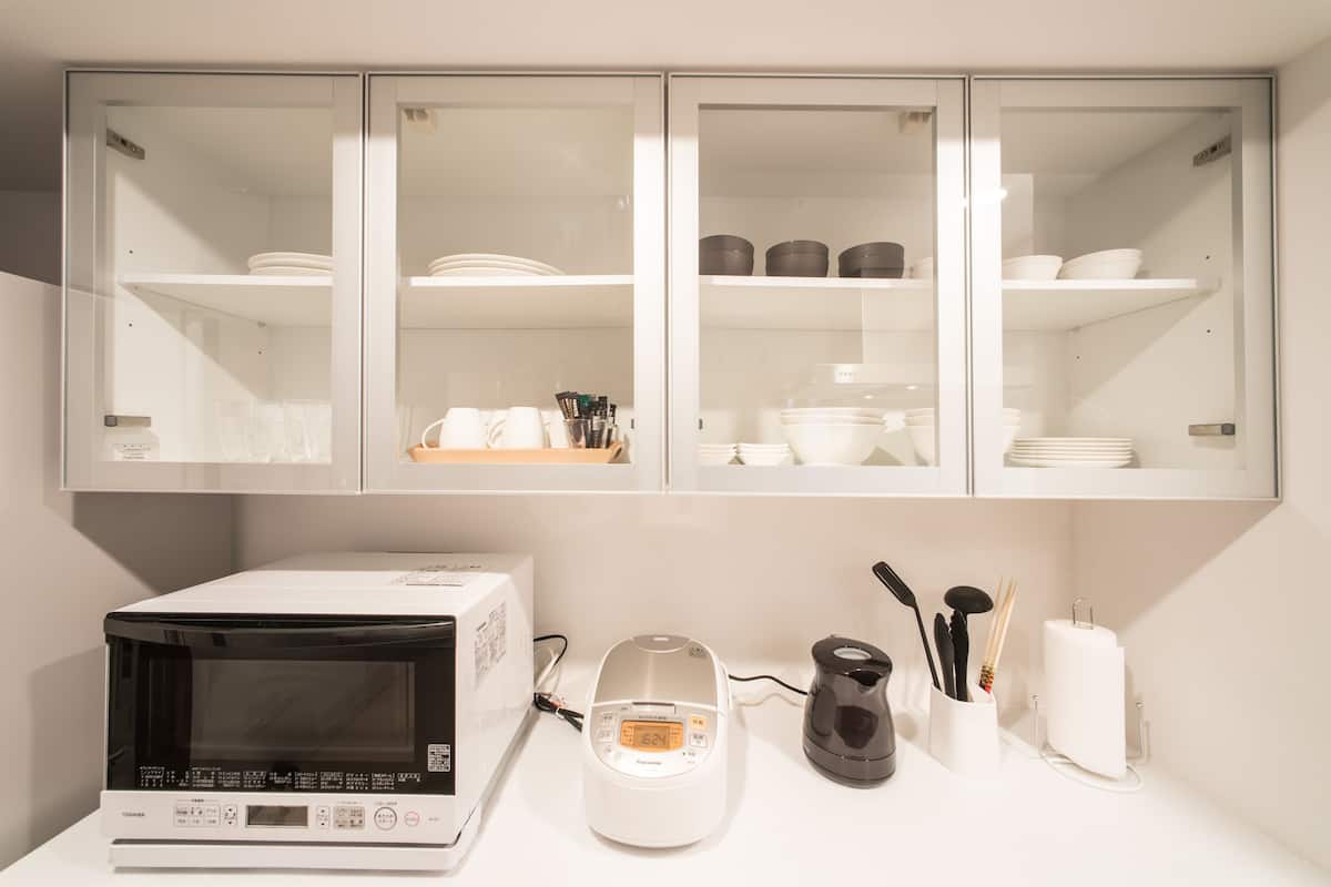 full-sized fridge, microwave, electric kettle, cookware/dishes/utensils