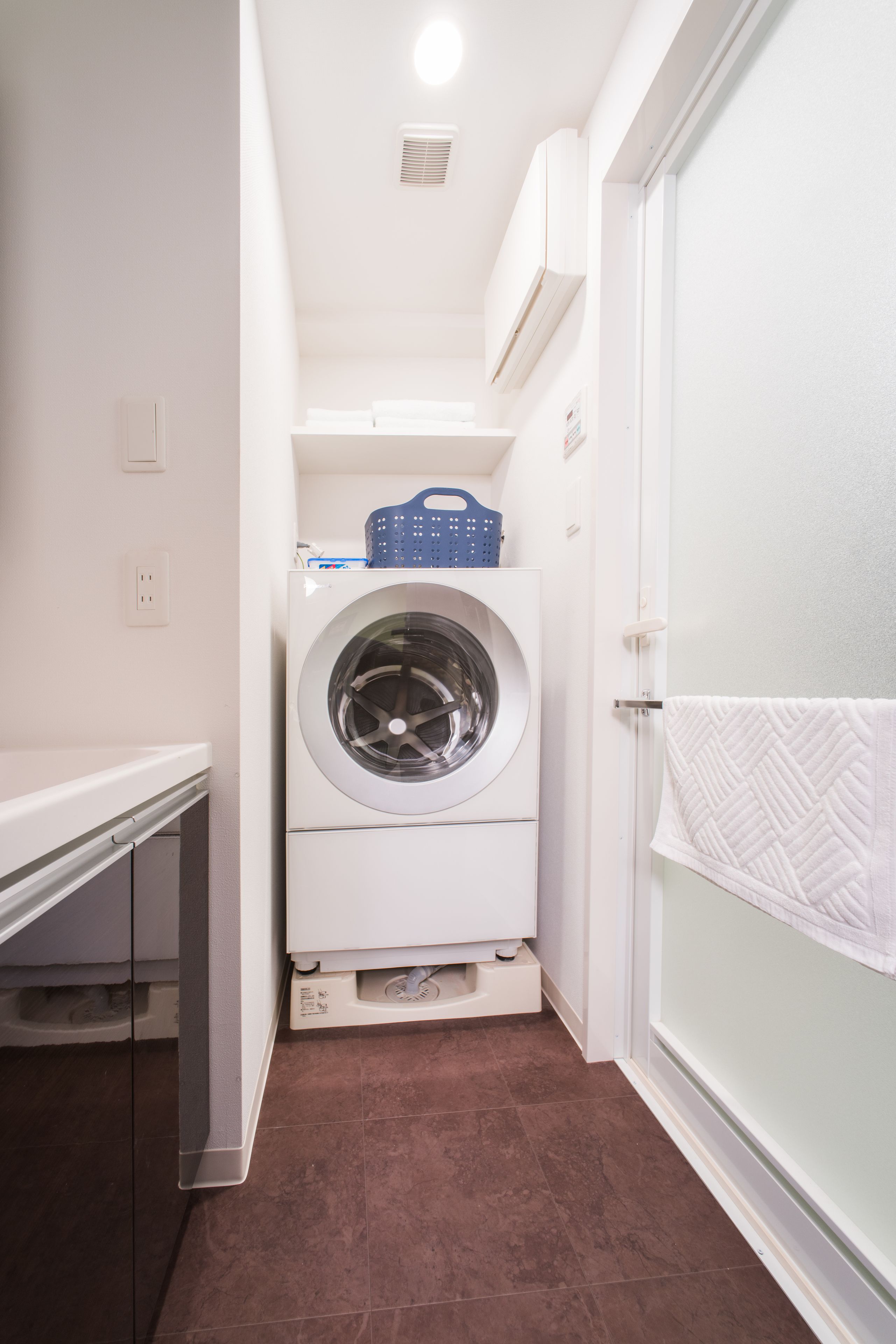 twin room, non smoking | bathroom | separate bathtub and shower, deep-soaking bathtub, free toiletries