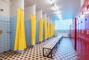 Bathroom - Fabrika Hostel & Suites - Hostel (Tbilisi)