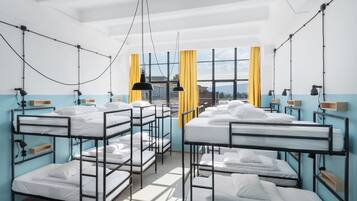 Caja de seguridad en la habitación y escritorio