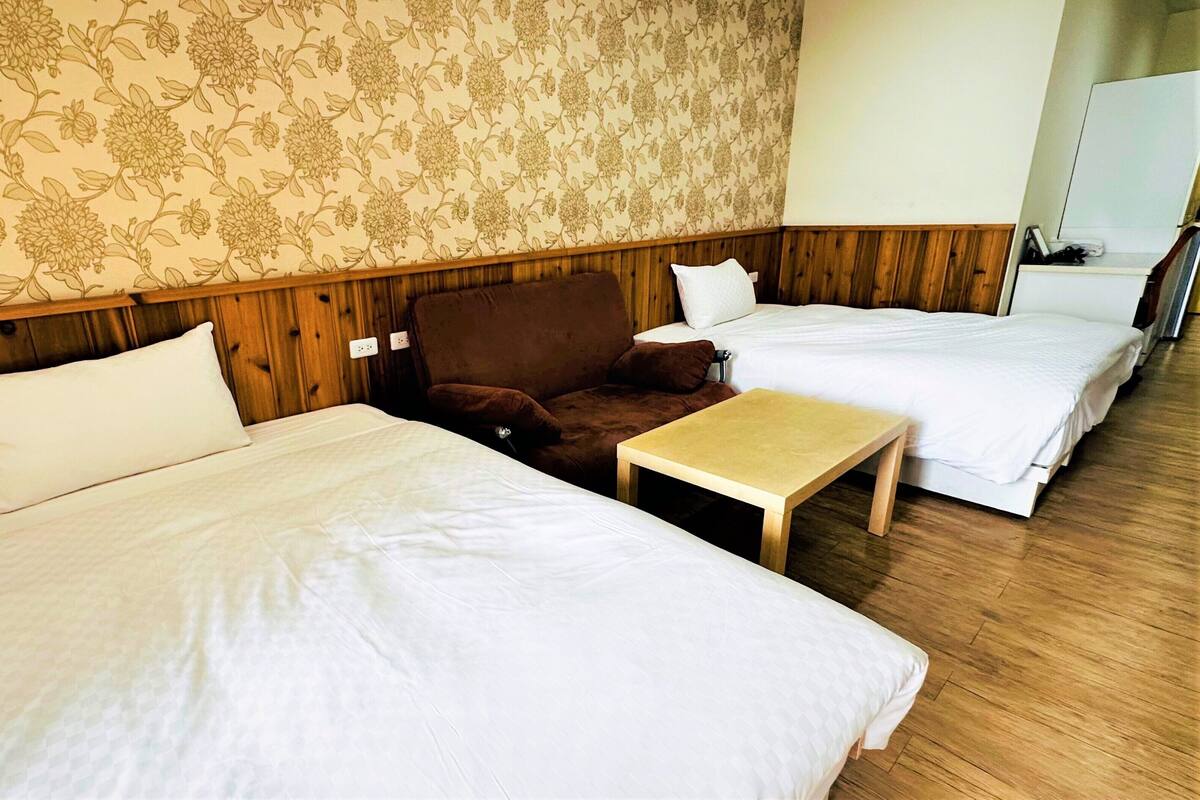 Superior Double or Twin Room, Bathtub