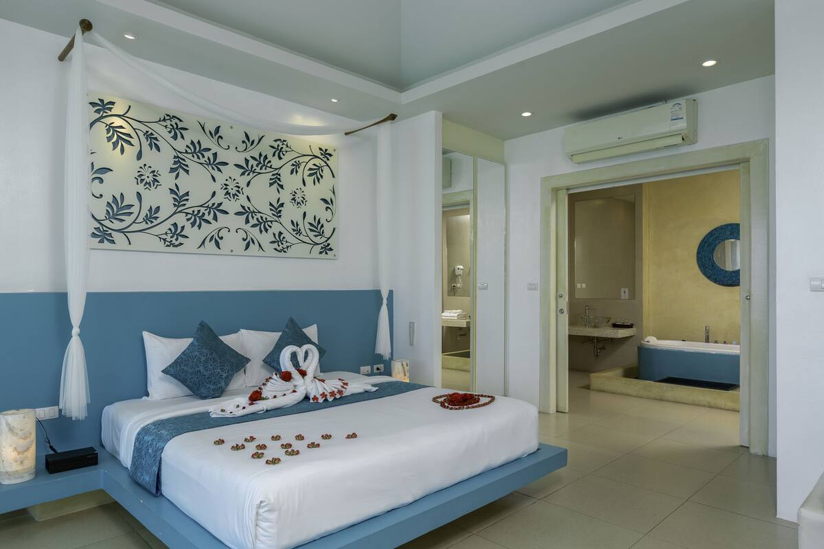 Grand Seaview Pool Suite Top Floor | ミニバー、セーフティボックス (室内)、デスク、遮光カーテン