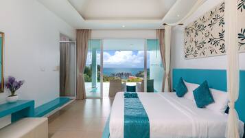 Grand Seaview Pool Suite | Minibar, safe på rommet, skrivebord og blendingsgardiner