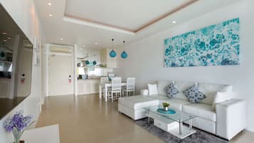 Grand Seaview Pool Suite | Living area | 32-inch LED TV with cable channels, TV