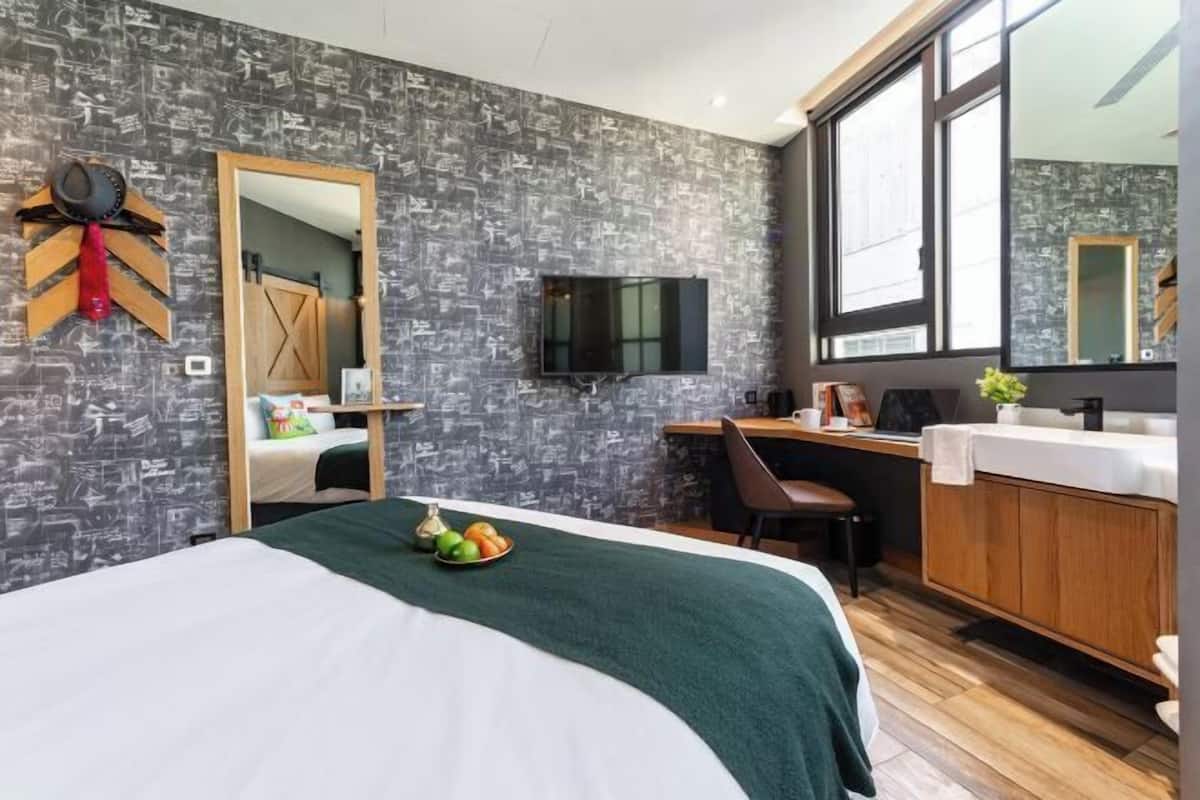 Skrifborð, vinnuaðstaða fyrir fartölvur, myrkratjöld/-gardínur