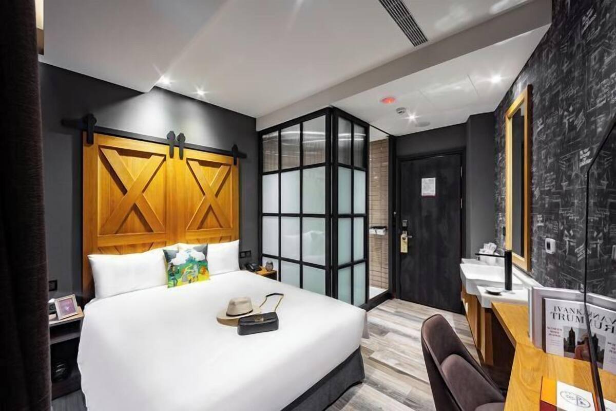 Skrifborð, vinnuaðstaða fyrir fartölvur, myrkratjöld/-gardínur