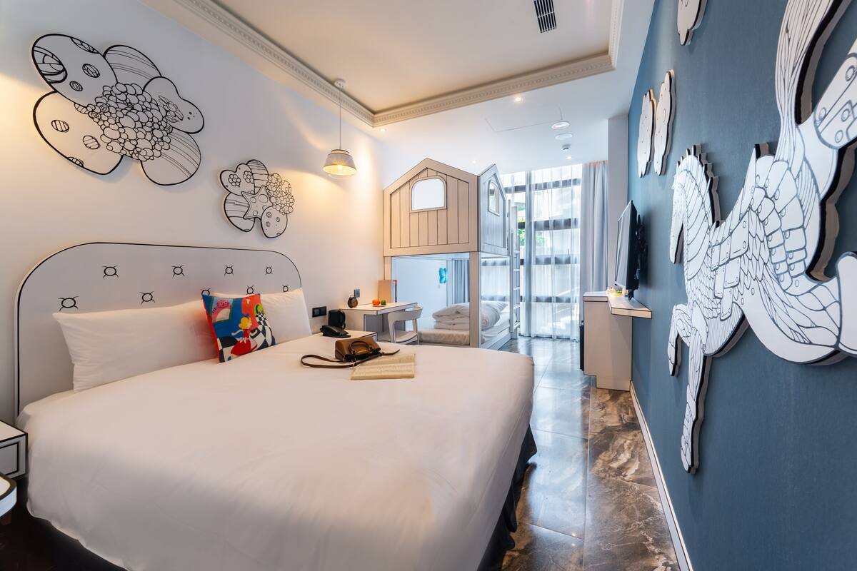 ห้องแฟมิลี่สำหรับสี่ท่าน | โต๊ะทำงาน, พื้นที่ทำงานแบบใช้แล็ปท็อป, ผ้าม่านกันแสง, ห้องเก็บเสียง
