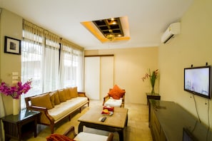 10 Bedroom Villa | 10 Schlafzimmer, Zimmersafe, Schreibtisch, Bügeleisen/Bügelbrett