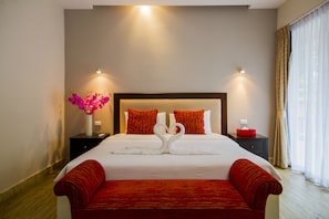 10 Bedroom Villa | 10 Schlafzimmer, Zimmersafe, Schreibtisch, Bügeleisen/Bügelbrett