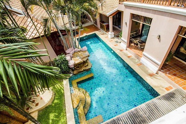 Outdoor pool - Pratamnak villa (Pattaya)