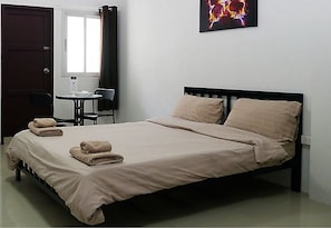 Standardzimmer | Schreibtisch, kostenloses WLAN