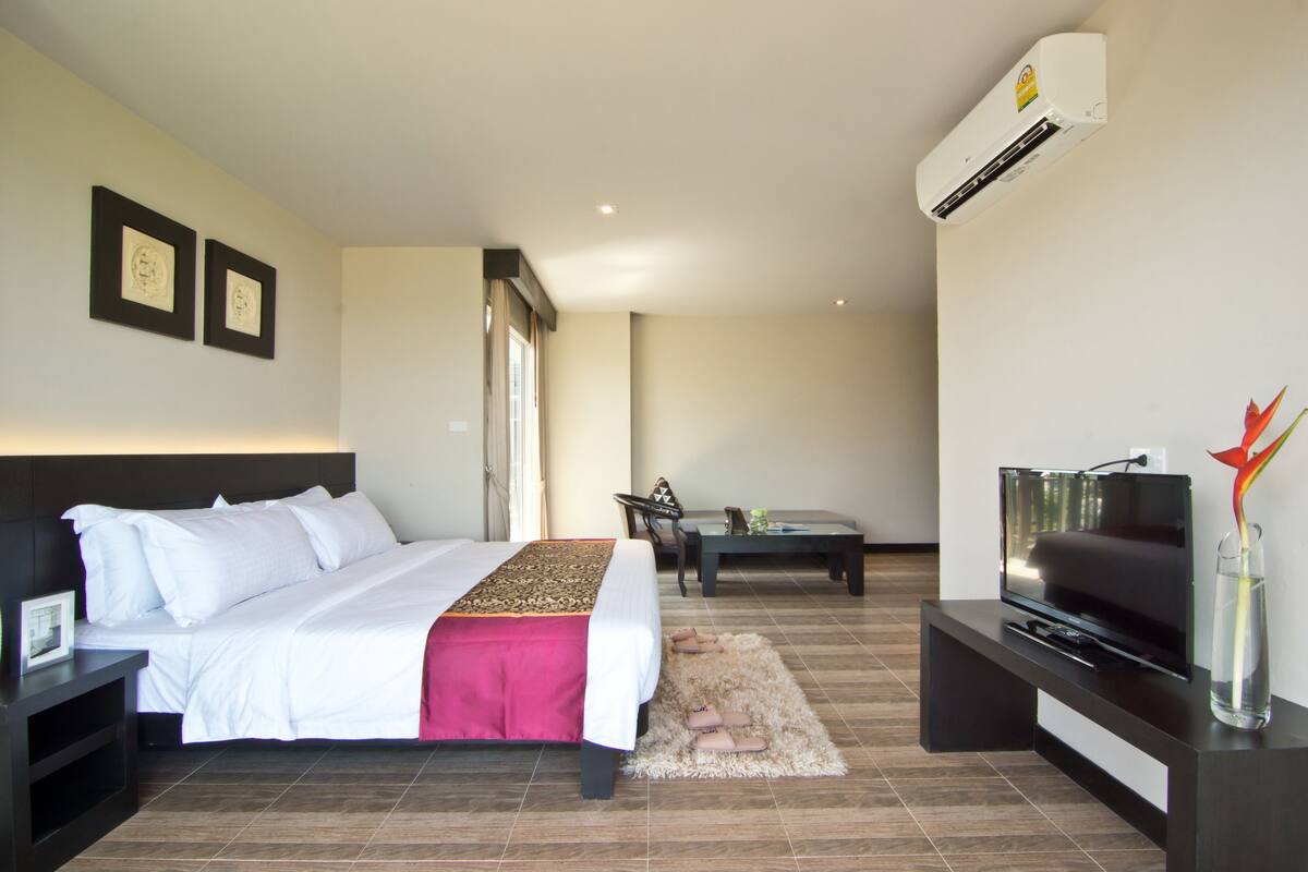 In-room safe, rollaway beds, free WiFi