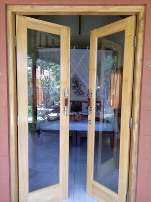 Rollaway beds, free WiFi, bed sheets - Biorock Homestay (Pemuteran)