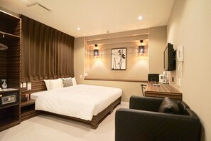 Couette en duvet d'oie, coffres-forts dans les chambres, bureau