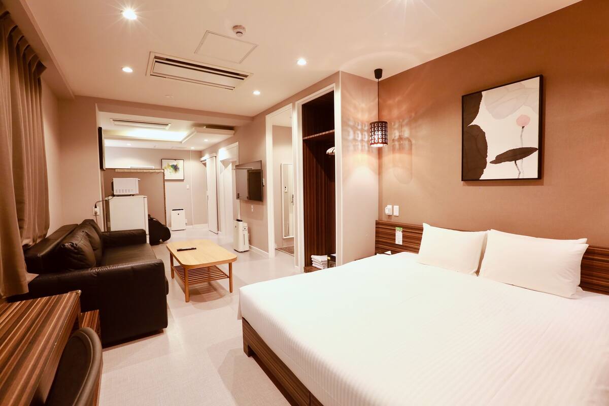 패밀리룸, 금연 (Room 1, Main Building) | 오리/거위털 이불, 객실 내 금고, 책상, 암막 커튼