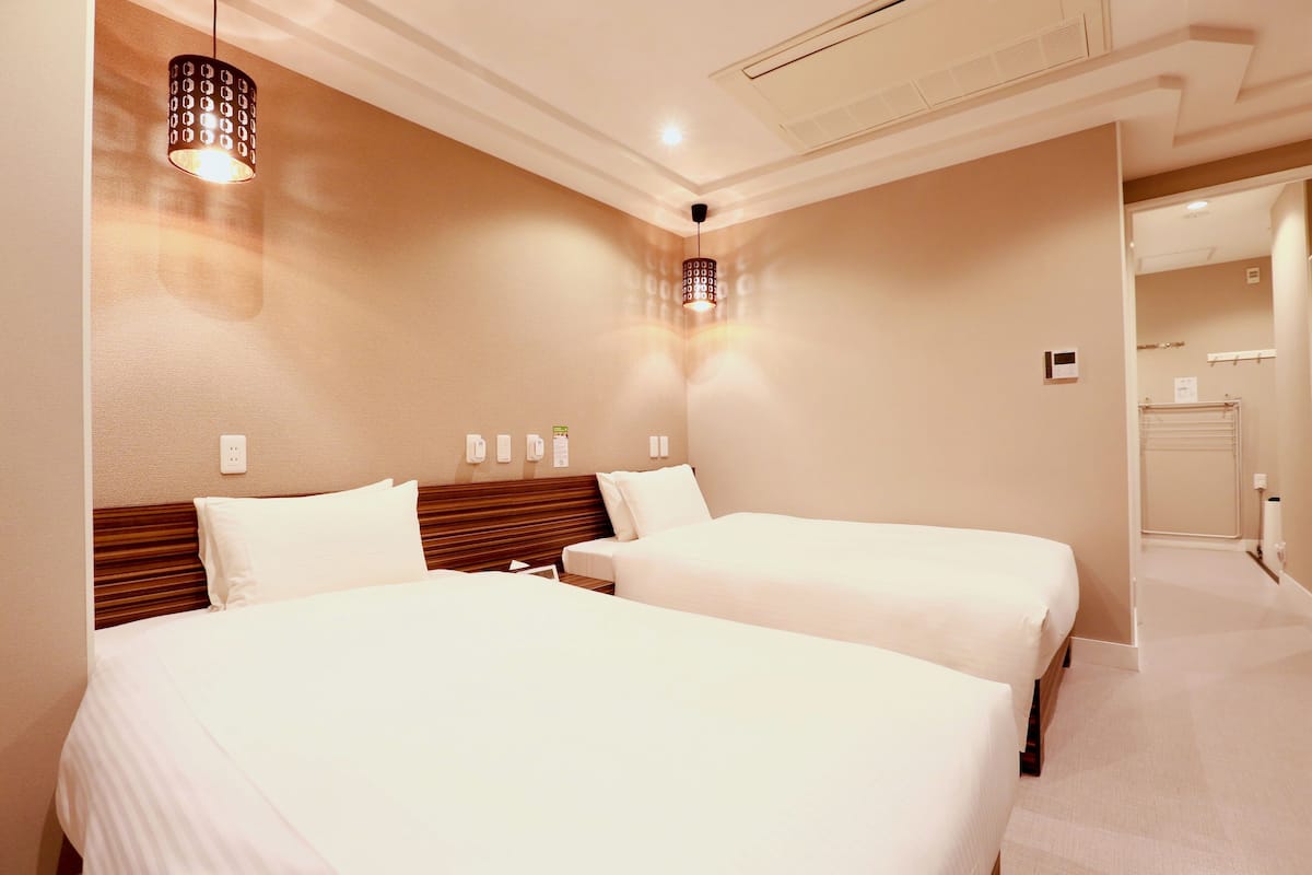 Chambre avec lits jumeaux, non-fumeur (Annex) | Couette en duvet, coffre-fort, bureau, rideaux dâobscurcissement
